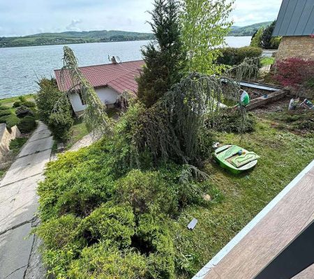 Revitalizácia záhrady pri vode – odborná údržba zelene a trávnikov v Prešove, Košiciach, Bardejove, Starej Ľubovni a Vranove nad TopľouRevitalizácia záhrady pri vode – odborná údržba zelene a trávnikov v Prešove, Košiciach, Bardejove, Starej Ľubovni a Vranove nad Topľou.