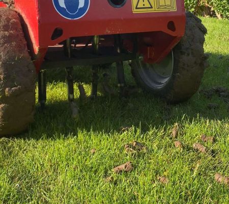 Profesionálne prevzdušnenie trávnika – aerifikácia pre lepší rast trávy v Prešove, Košiciach, Bardejove, Starej Ľubovni a Vranove nad Topľou.