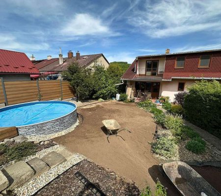 Profesionálna úprava terénu a príprava pôdy pre založenie trávnika – záhradnícke služby v Prešove, Košiciach, Bardejove, Starej Ľubovni a Vranove nad Topľou.