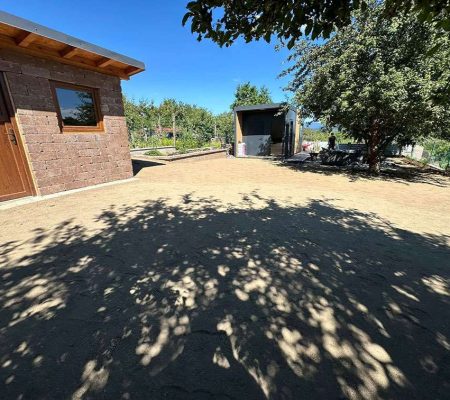 Príprava terénu na realizáciu záhrady – odborné terénne úpravy pre zdravý rast trávnika a záhradných rastlín v Prešove, Košiciach, Bardejove, Starej Ľubovni a Vranove nad Topľou.